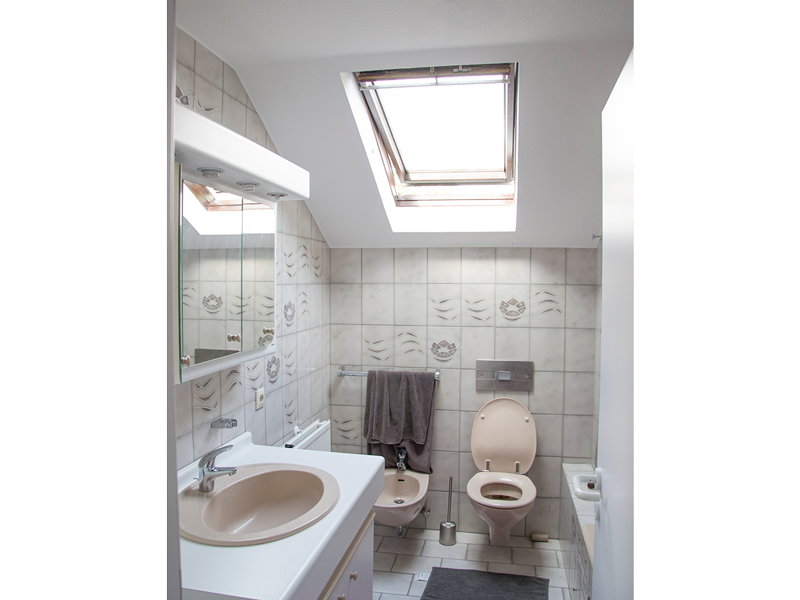 Bathroom in a shared house Luxembourg Cents