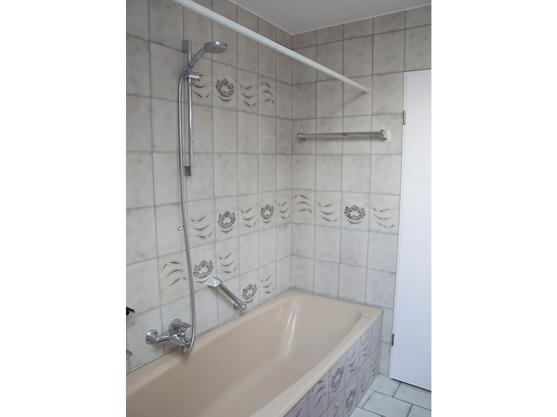 Bathroom in a shared house Luxembourg Cents