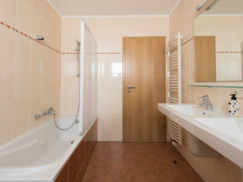 shared bathroom in a roommate house, Luxembourg city
