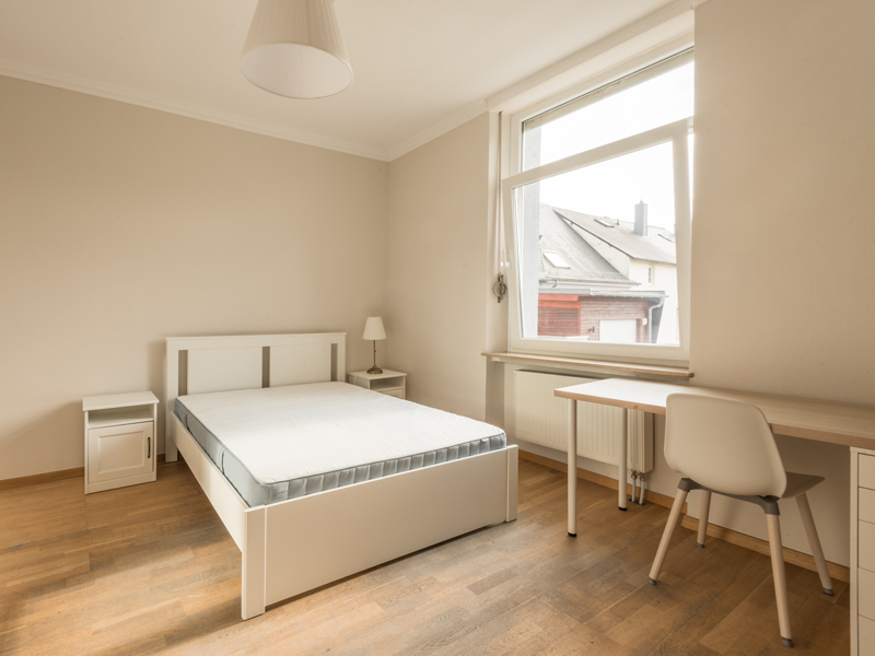 Furnished Room For Rent Luxembourg. It includes double bed, bedside table, big wardrobe, desk, chair, shelf.